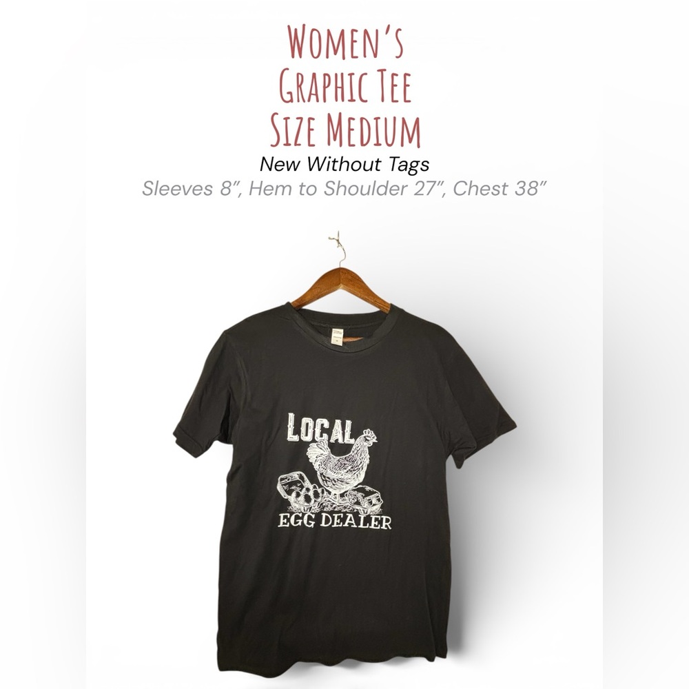 🖤 WOMEN’S GRAPHIC TEE – “LOCAL EGG DEALER” 🐔